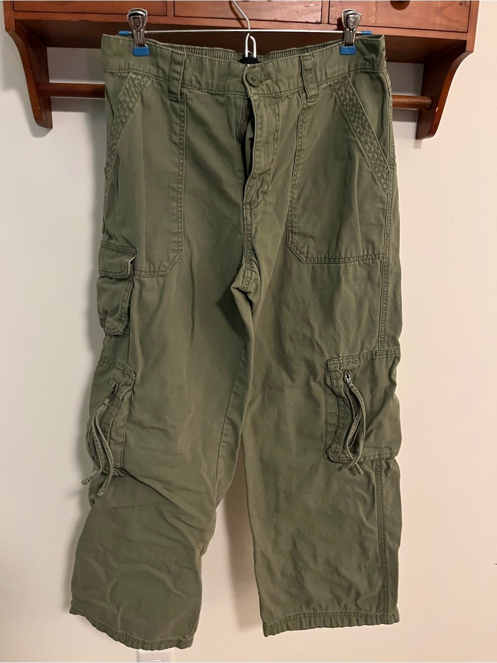 Aeropostale Olive Green Cargo Capris with Mid-Leg Pockets